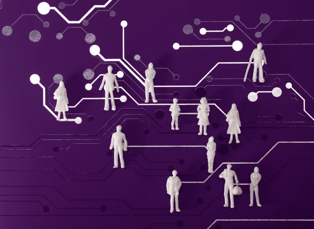 Figuren auf digitalem Schaltkreis-Hintergrund