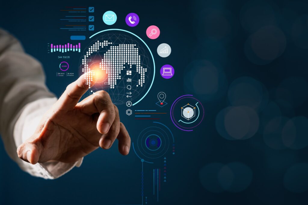 Hand berührt digitalen Globus mit Icons.