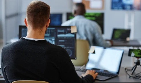 man-in-it-company-office-2026-01-08-06-10-42-utc (1)_compressed (1)
