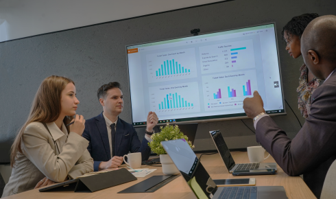 start-up-office-meeting-on-presentation-and-brains-2026-01-07-07-27-49-utc (1)